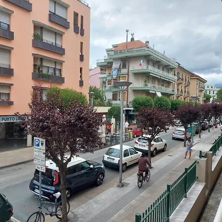 Casa Delle Fiabe בית נופש ססטרי לבאנטה